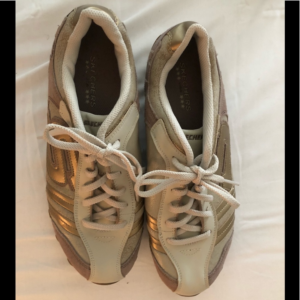 Sketchers sneakers